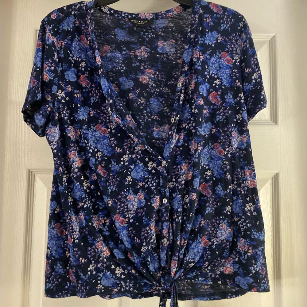 Lucky Brand Los Angeles short sleeve blouse is a Medium.